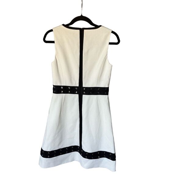 Karen Millen Sleeveless Dress Size 6 Ivory Black Grommet Detail Edgy Modern - Picture 2 of 5